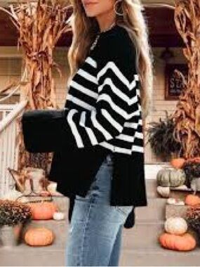 GAP 24/7 Split-Hem Crewneck Striped Sweater Black White Sz Small